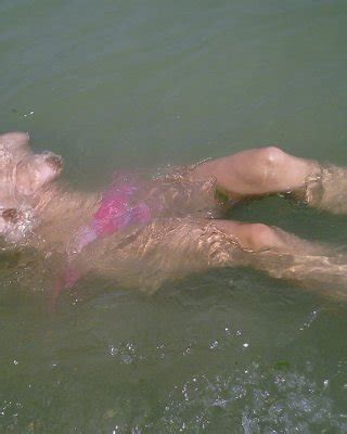 Nackte Amateur Bilder Vollbusige Freundin Oben Ohne Am Strand Porno