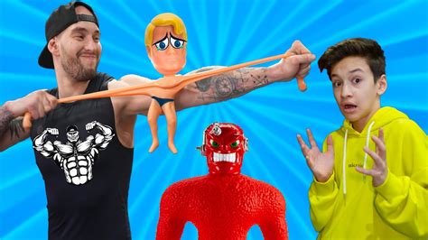 САМЫЙ СИЛЬНЫЙ ЧЕЛОВЕК В Мире vs Непробиваемый Stretch Armstrong ! - YouTube