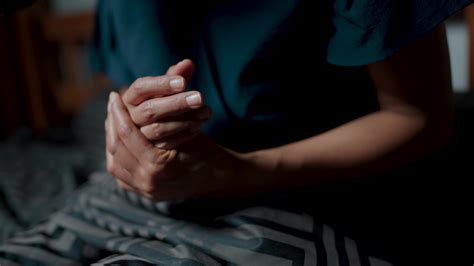 Woman was pinched by a tendon in her wrist causing pain in her wrist