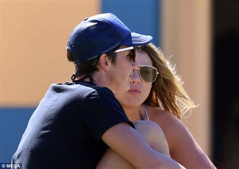 Fiona Falkiner Flaunts Her Phenomenal Curves In A Very Skimpy Bikini Daily Mail Online