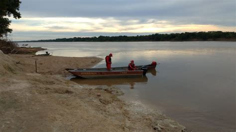 Homem Escorrega Enquanto Tentava Armar Rede De Pesca Cai No Rio S O