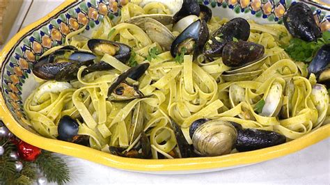 Easy Linguine with Clams and Mussels - TODAY.com