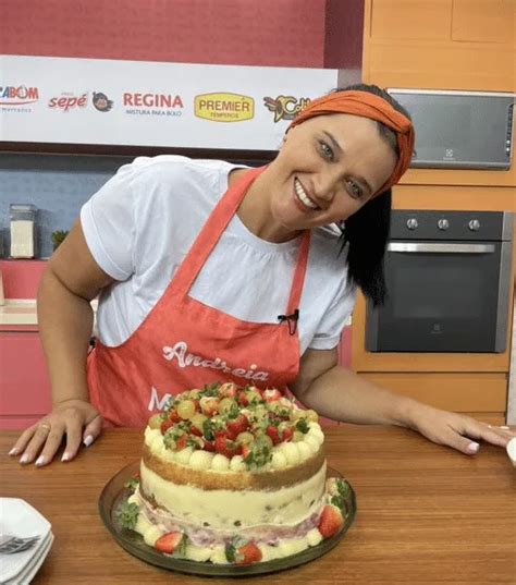 Naked cake especial da Andreia Folha Vitória