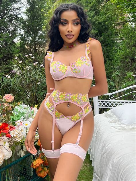 Sexy Lingerie Set Floral Embroidery Fancy Underwear Pieces Bra And Panty Sets Exotic Lace