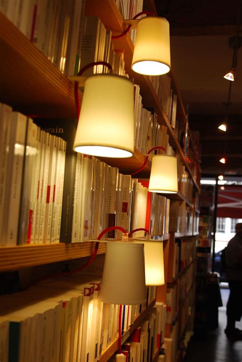 Lampe Light Book Designheure - blanc rouge | Made In Design