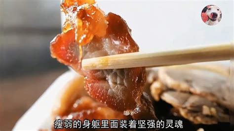 62岁大爷开店卖烧腊，满橱烧腊两小时卖光，还没开档就排长队 美食视频 搜狐视频