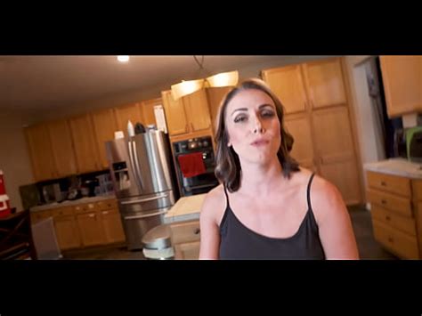 Trato travieso con la mamá caliente de mi novia XVIDEOS