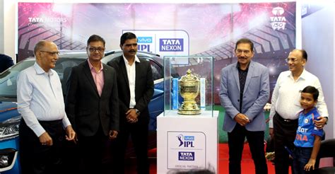 Vivo Ipl Trophy Tour City Of Joy Saw The Ipl Trophy Ibg News