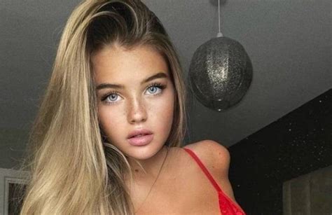 Girls In Lingerie Pics