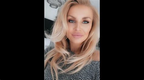 Lady Walks Around Her House Naked Gets Letters From Neighbors YouTube