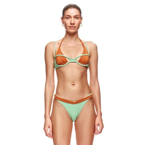 Hot Iris Bikini Pics