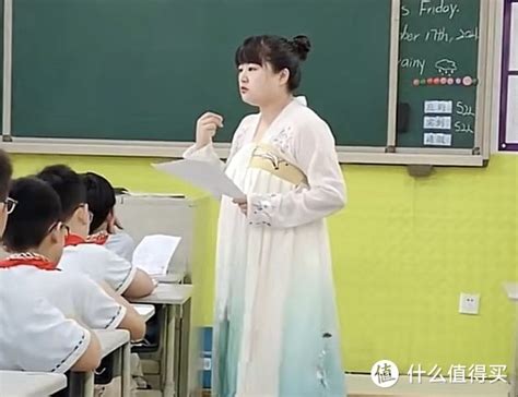 当各科老师穿汉服上课，传统文化和学习两不误，你觉得如何？汉服什么值得买