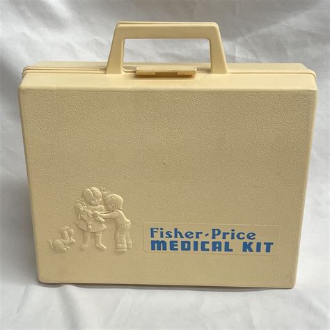 Fisher Price Medical Kit #936 from 1977 - SellingThings.ca