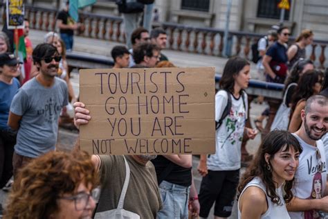le voci contro lovertourism arrivano fino alle dolomiti lifegate