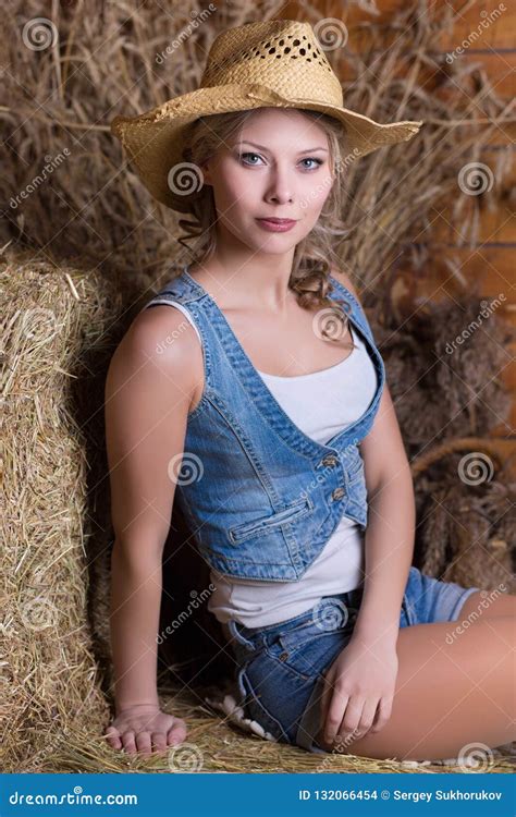 Femme Blonde Sexy Photo Stock Image Du Haystack Assez