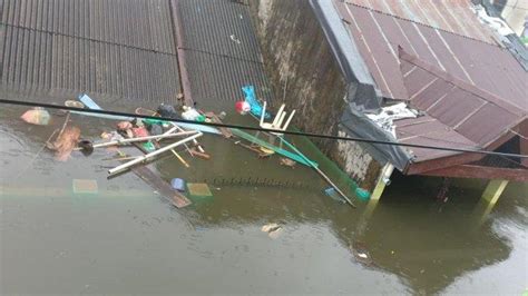 Banjir Di Perumnas Antang Blok Makassar Hingga Atap Rumah Balita