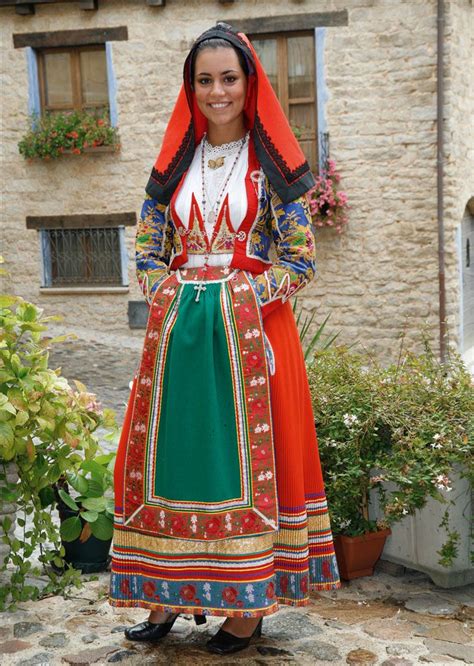 Folk Costumes of Sardinia | Italian traditional dress, Traditional ...