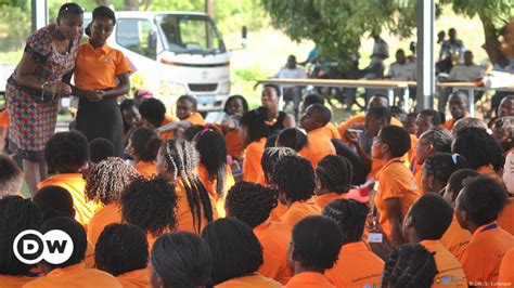 Ass Dio Sexual Nas Escolas Uma Realidade Em Mo Ambique Dw