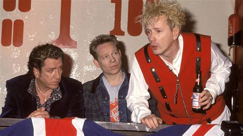 Los miembros de Sex Pistols contestan a Johnny Rotten y él les llama sucios metirosos