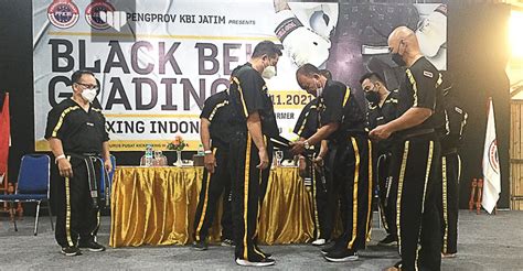 86 Kickboxer Ikuti Black Belt Grading Di Transformer Batu Malang Pagi