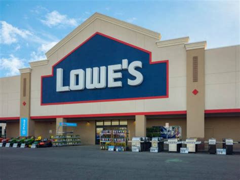 Lowe's gains after joining Home Depot in backing full-year guidance