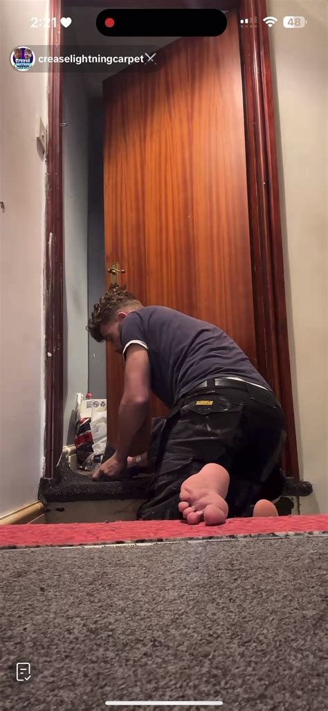 Hot Worker Shows His Feet On TikTok Live ThisVid