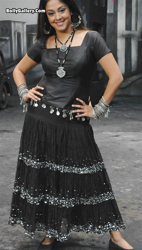 Cute Hot Actress Wallpapers Jyothika Hot