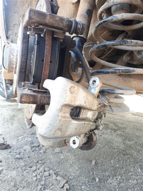 Замена тормозных колодок перед, зад — Opel Astra G, 1,8 л, 2002 года ...