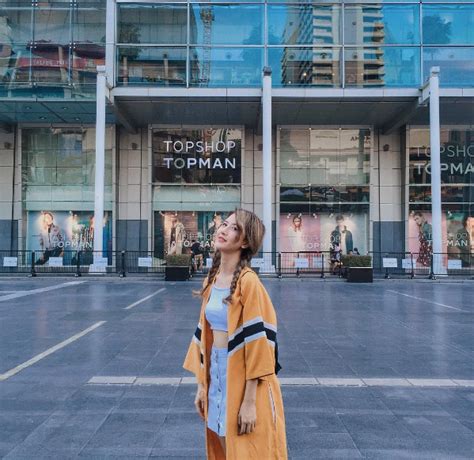 Vòng 1 khiêm tốn nhưng ai bảo những hot girl này không sexy không phong cách