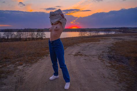 Tits And Amazing Sunset Nudes FlashingGirls NUDE PICS ORG