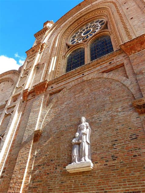 Sculpture De St Anna Sur La Fa Ade De La Nouvelle Cath Drale Cuenca