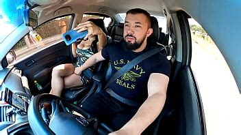 Passageira Safada entra no Uber sem calcinha e motorista não resiste XVIDEOS