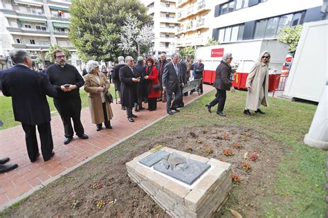 Im Genes De La Ofrenda De Flores Y Rezo Ante El Monumento A La