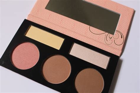 Bh Cosmetics Forever Nude Sculpt Glow Contouring Kit This Palette Features A Collection Of