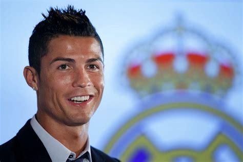 cristiano ronaldo extends real madrid contract puts   man united