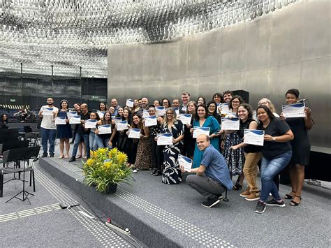 Alunos Do Curso De Libras Recebem Certificados De Conclusão Na Sede Da