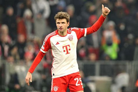 Calcio Bayern Monaco Thomas Muller Rinnova Firma Fino Al 2025