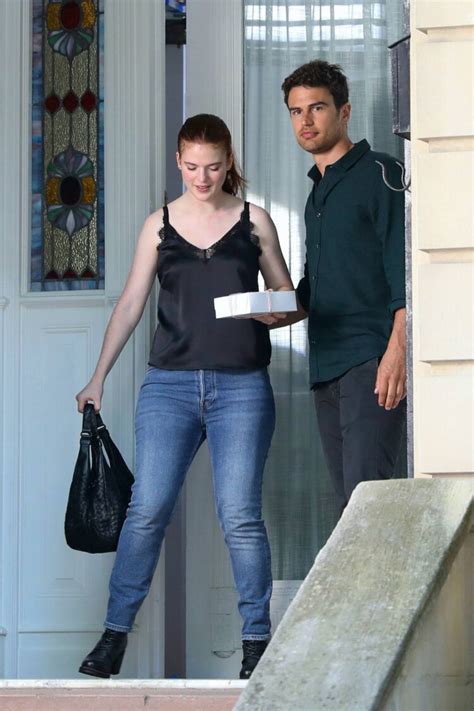 19 Sexy Rose Leslie Bikini Pics