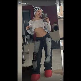 Doja Cat S Boob Job Results Revealed In Braless Mirror Selfie