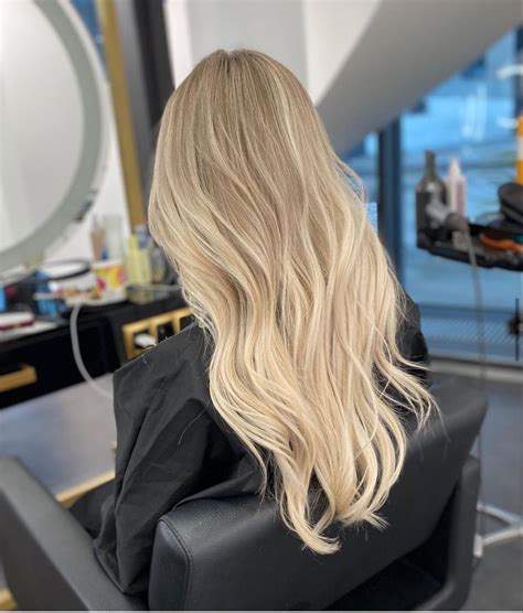 Level 10 warm blonde Sari balyaj Platin sarısı Saç rengi fikirleri