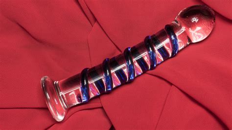 Jakie dildo wybrać Anatomiczne czy w innym kształcie Allegro pl