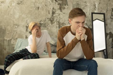 Pares Gay Internacionales Que Pasan Con Problemas De La Relación Imagen de archivo Imagen de