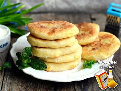 Сырные лепешки с зеленым лучком