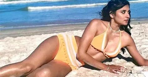 18 Hot Bikini Photos Of Kanika Mann
