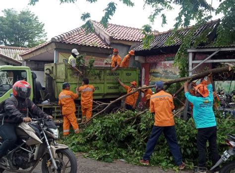 BPBD Catat Lebih Dari 300 Rumah Di Ciputat Rusak Terdampak Angin