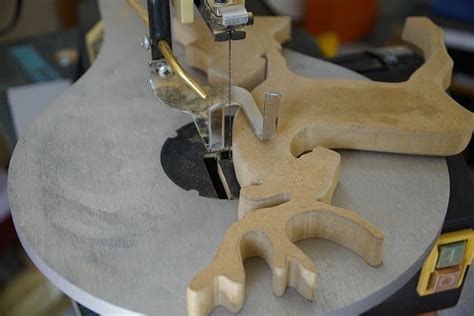 How To Use A Scroll Saw For Basic And Advanced Users The Whittling Guide