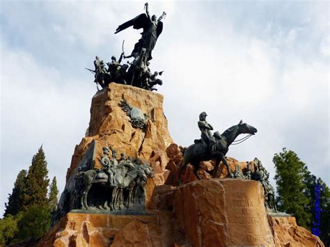 Por qué se erigió el monumento del Cerro la Gloria en Mendoza