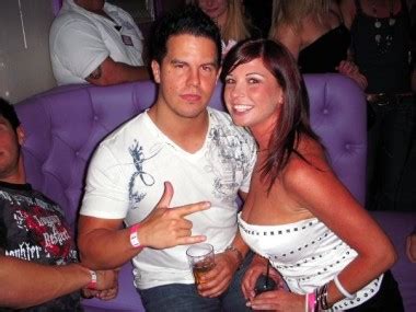 Homegrown Hannah Approves Of The HCwDB Of The Week Hot Chicks With Douchebags