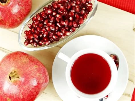 11 Pomegranate Tea Benefits That Make It Really Powerful