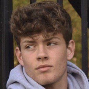 Ace Akers (TikTok Star) - Age, Birthday, Bio, Facts, Family, Net Worth ...